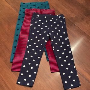 Bundle of 3 leggings (2 Primary; 1 GAP). V good condition. Girls size 4.